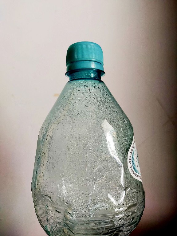 butelki mikroplastik