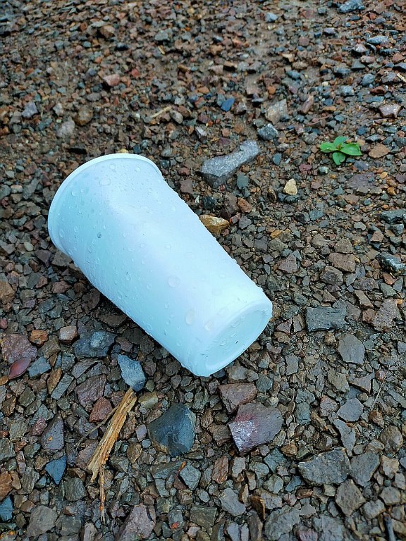 plastikowy kubek jednorazówka