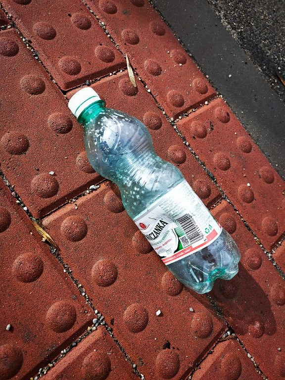 plastikowa butelka jednorazówka